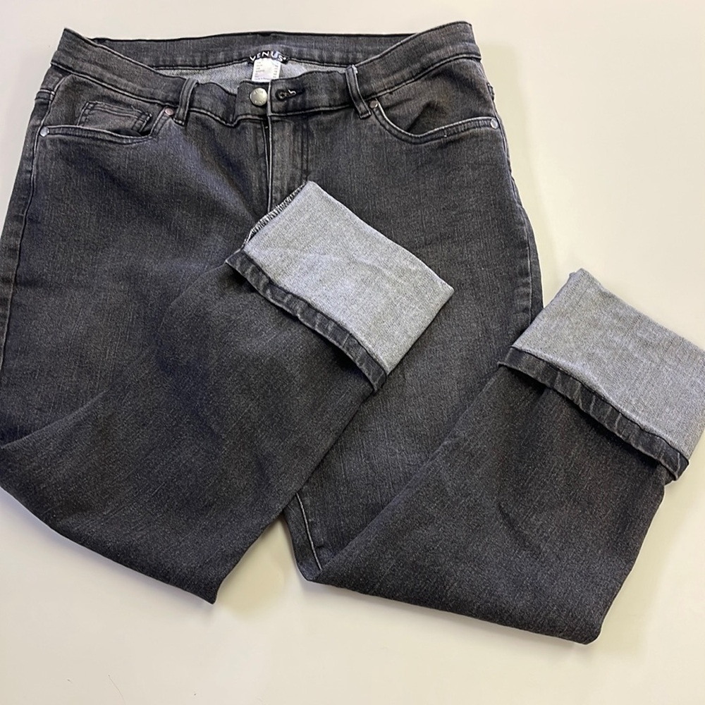 Black denim cuffed capri pants from Venus
